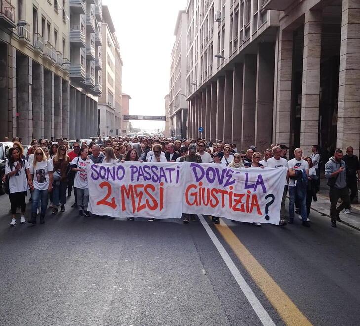 Un momento della manifestazione in via Grande