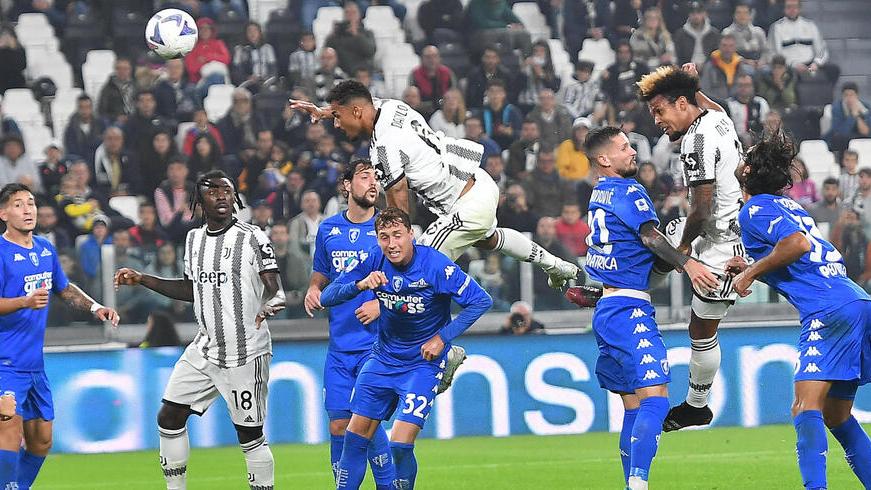 Il colpo di testa di McKennie che vale il 2-0 per la Juve