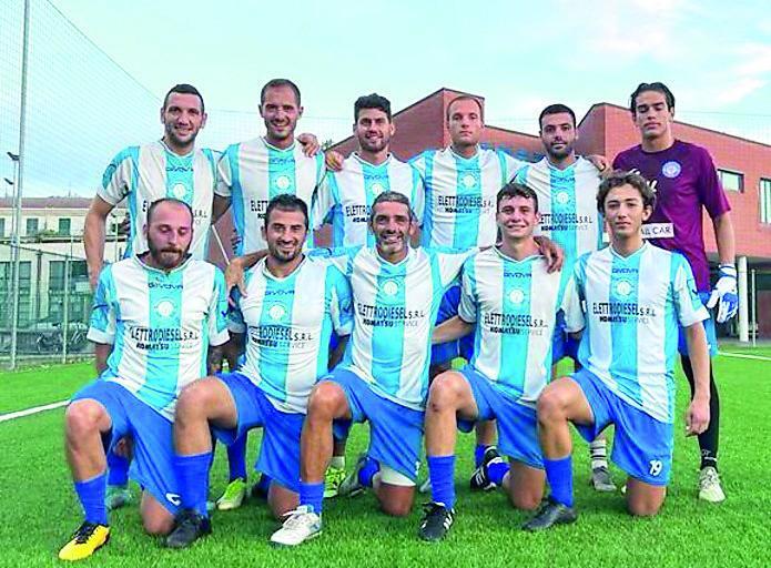 La squadra del Pietrasanta che oggi sul campo del Viaccia