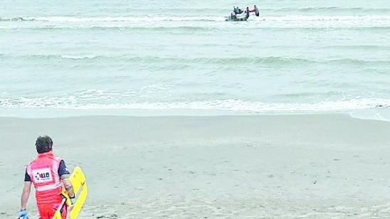 Scomparso in mare, surfista tradito da un crampo