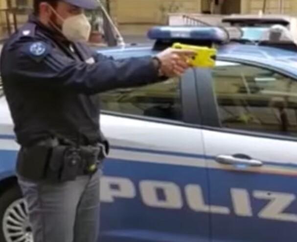 Manette dopo l’aggressione in stazione, ubriaco bloccato dalla Polizia col taser 