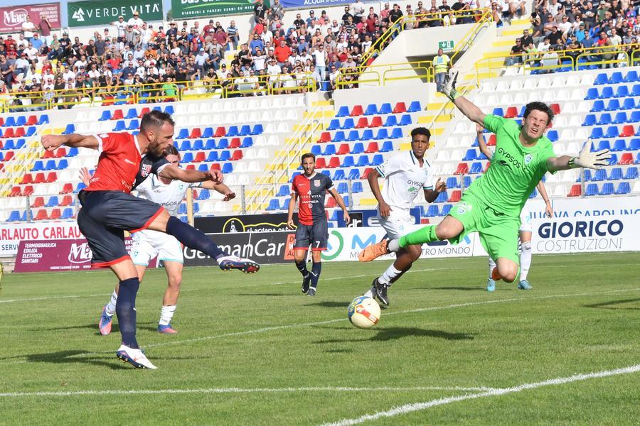 Derby dalle mille emozioni, l’Olbia riacciuffa la Torres al 94’