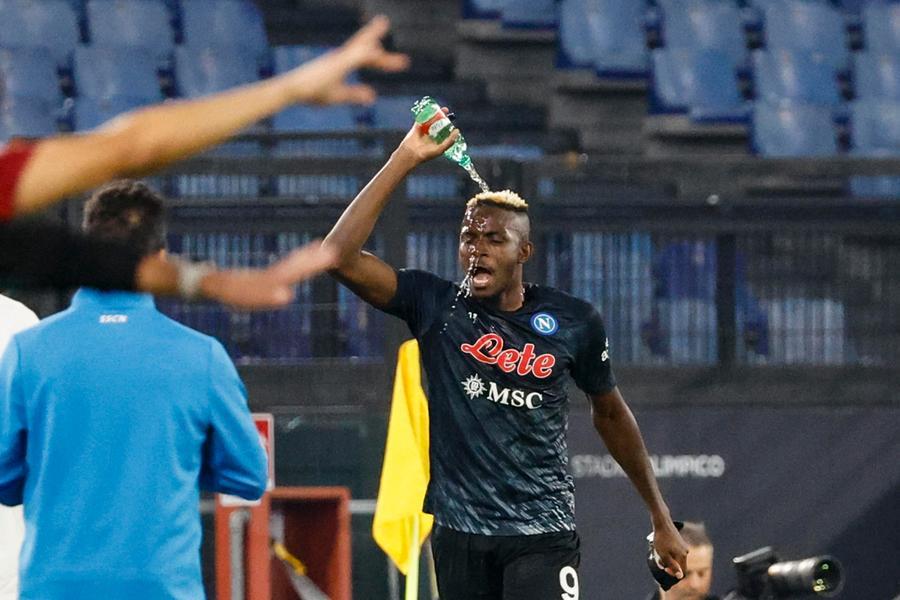 Osimhen ammutolisce l'Olimpico, il Napoli batte la Roma di misura