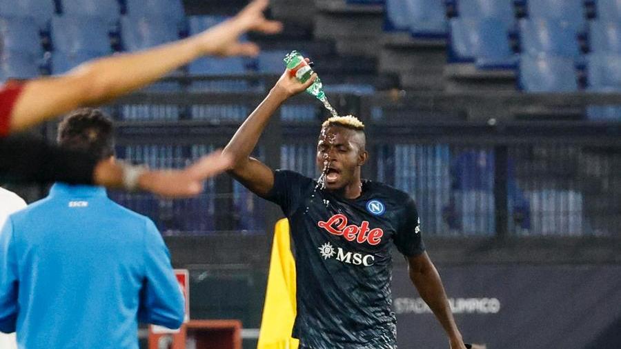 Osimhen ammutolisce l'Olimpico, il Napoli batte la Roma di misura