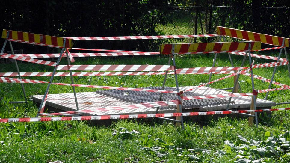 Ospital Monacale. Griglia aperta sulla cisterna, paura nel cortile della scuola dell’infanzia