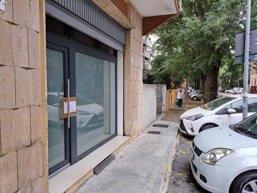 Modena: in negozio lavorano le “squillo”