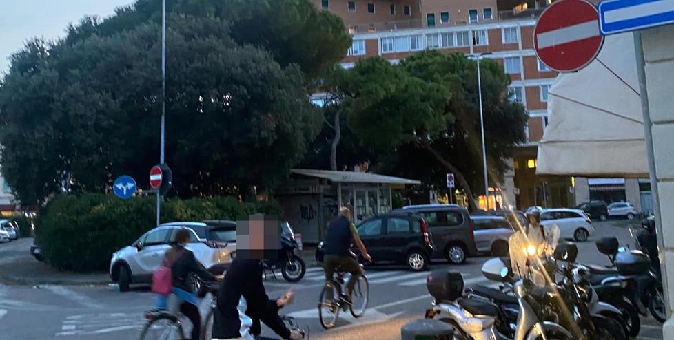 In bici contromano: a Livorno arrivano le multe ai ciclisti indisciplinati