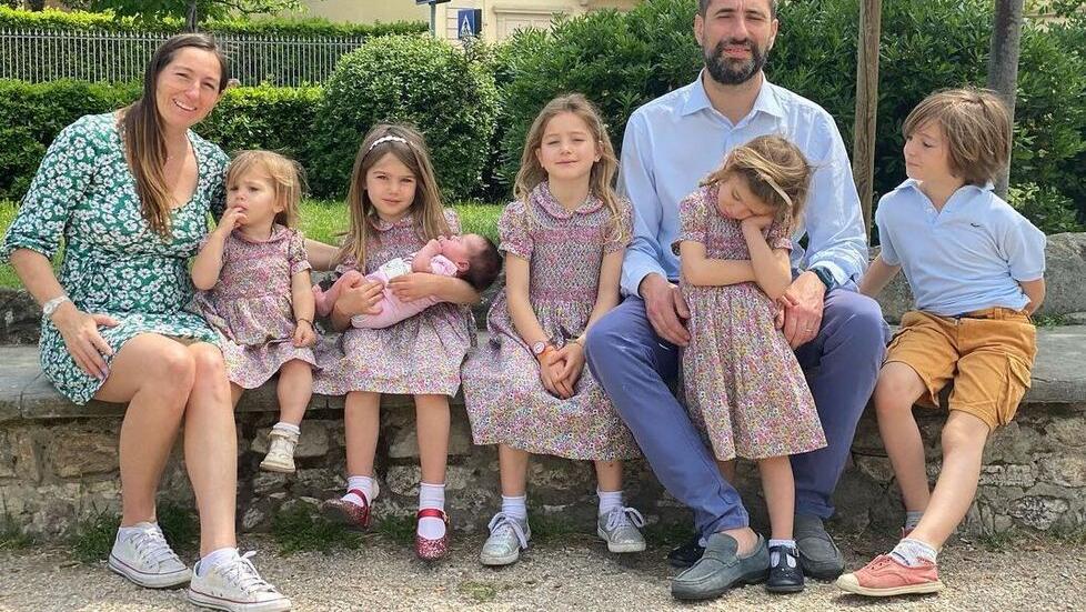 Francesca Levi d’Ancona e Alessio Brunetti insieme ai figli Paolo, Silvia, Maria, Elena, Sara e Anna