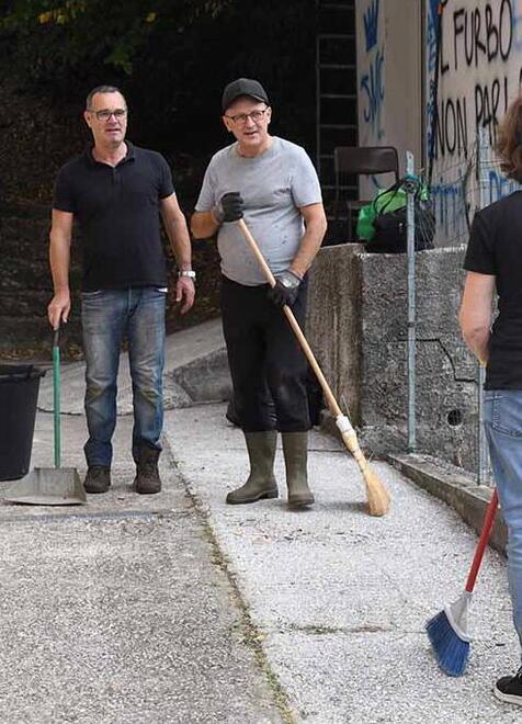 Volontari e Asmiu al lavoro per ripulire il paese di Mirteto