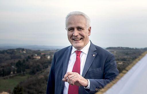 Giani annuncia: «Domani firmerò l’autorizzazione per  il rigassificatore a Piombino»