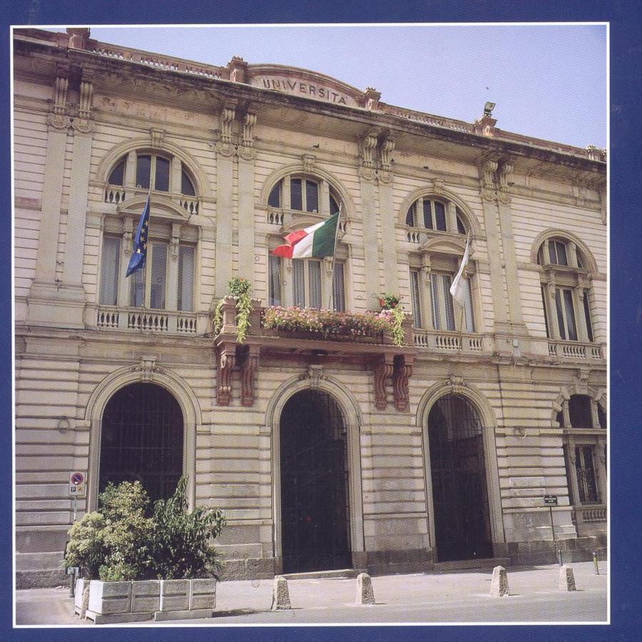 La facciata della sede centrale dell'universita'