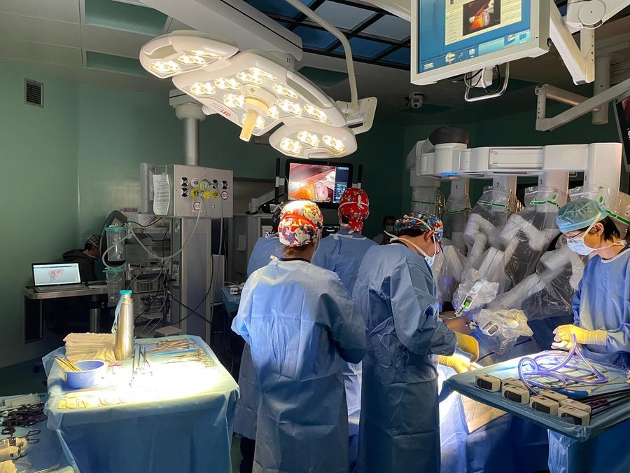 Policlinico di Modena Trapiantato con il robot porzione di fegato da vivente. Tra i primi casi in Europa
