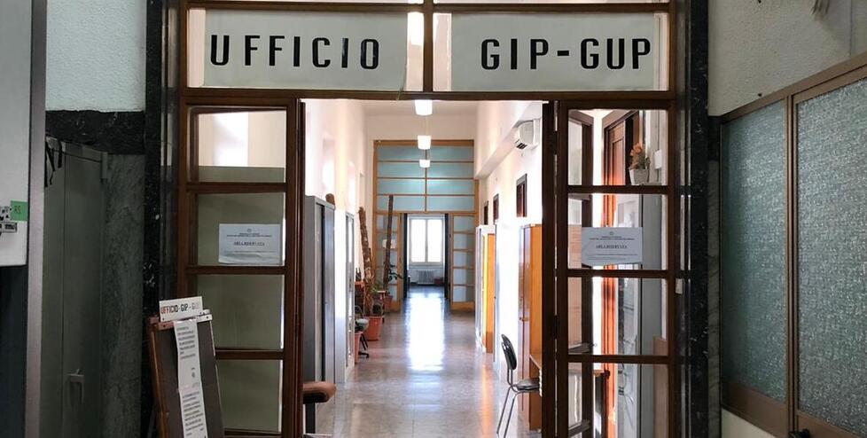 Sassari, ha una relazione con una 15enne: denunciato un commerciante di 45 anni