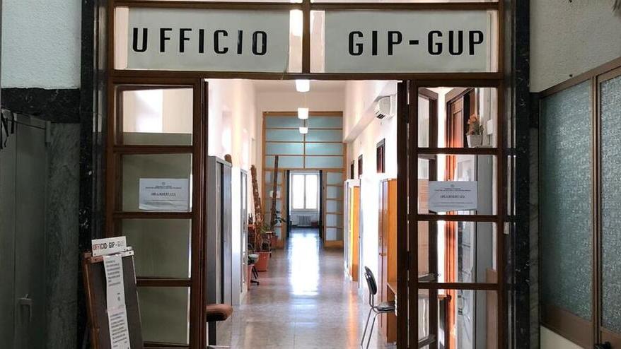 Sassari, ha una relazione con una 15enne: denunciato un commerciante di 45 anni