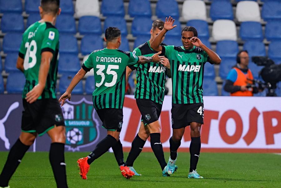 Il Sassuolo batte il Verona in rimonta