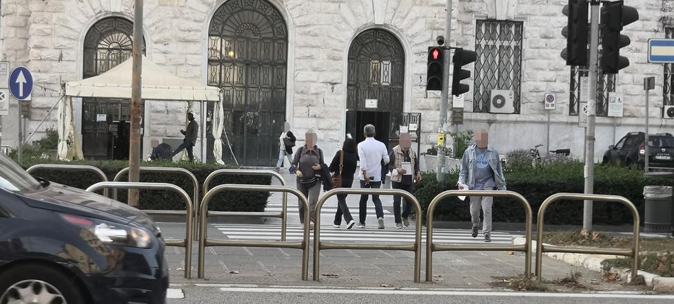 Livorno, anche i pedoni “piangono”: multe per 114 indisciplinati