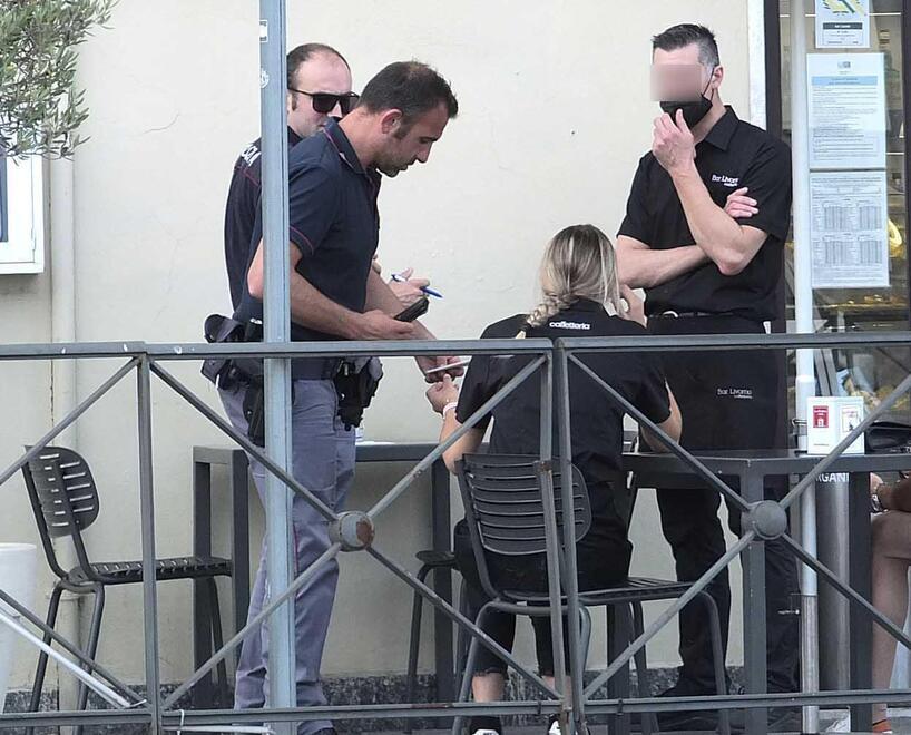L’intervento della polizia dopo l’aggressione (foto Muzzi)