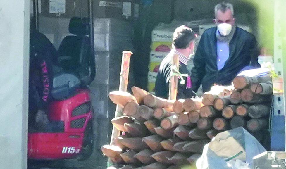 Operaio di 47 anni morto nel magazzino a Santa Croce. La Procura: «L’imprenditore va processato»