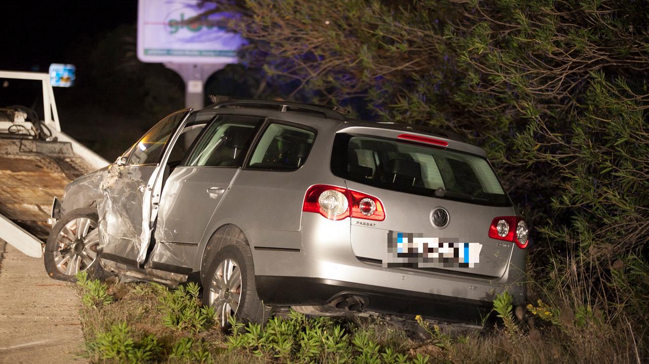 Alghero, scontro frontale sulla strada dei Due Mari: due feriti