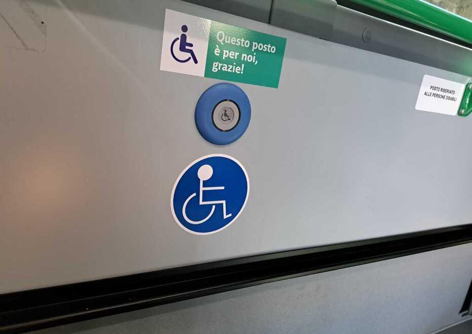 La pedana disabili del bus si blocca: «Oltre due ore per andare a Cecina»