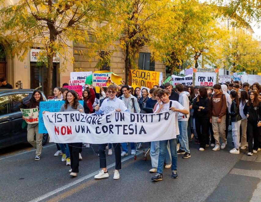 Lorenzini, i disagi degli studenti: «Su 5 sedi non si può continuare»