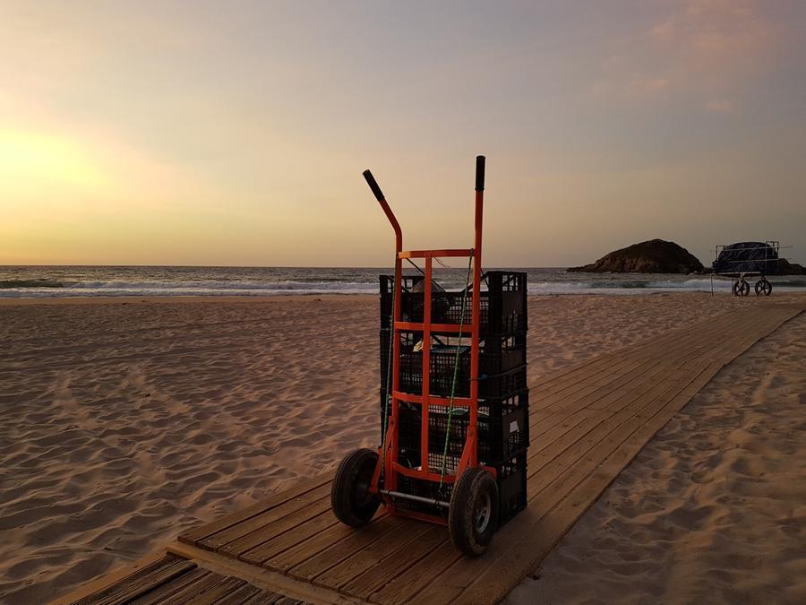 Spiagge sarde depredate, 250 chili di sabbia tornano a Chia
