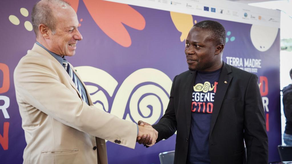 Caffè 'buono pulito e giusto', alleanza Slow Food Lavazza