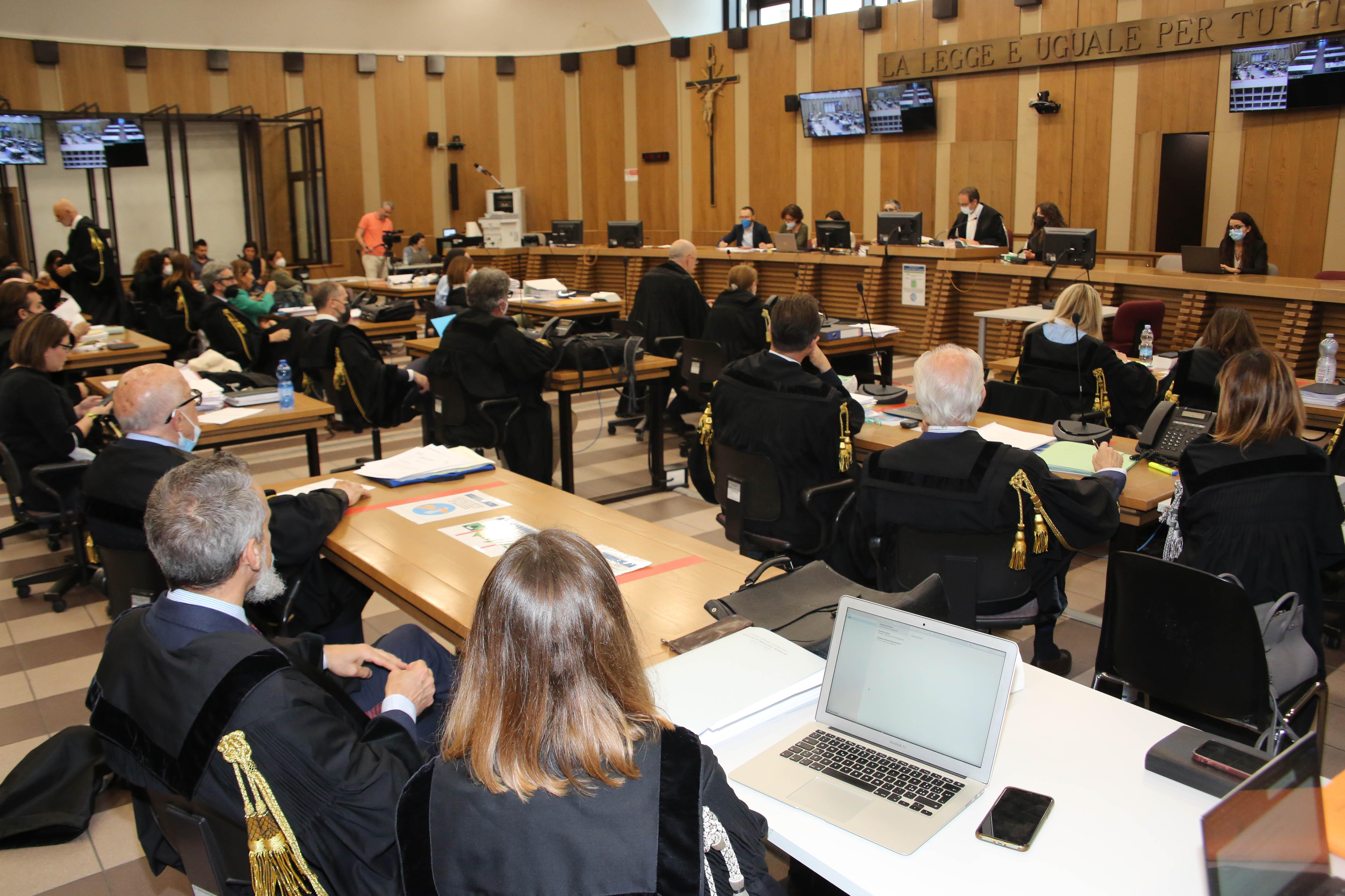 Il processo entrerà nel vivo a dicembre. Citati 500 testimoni per 17 imputati