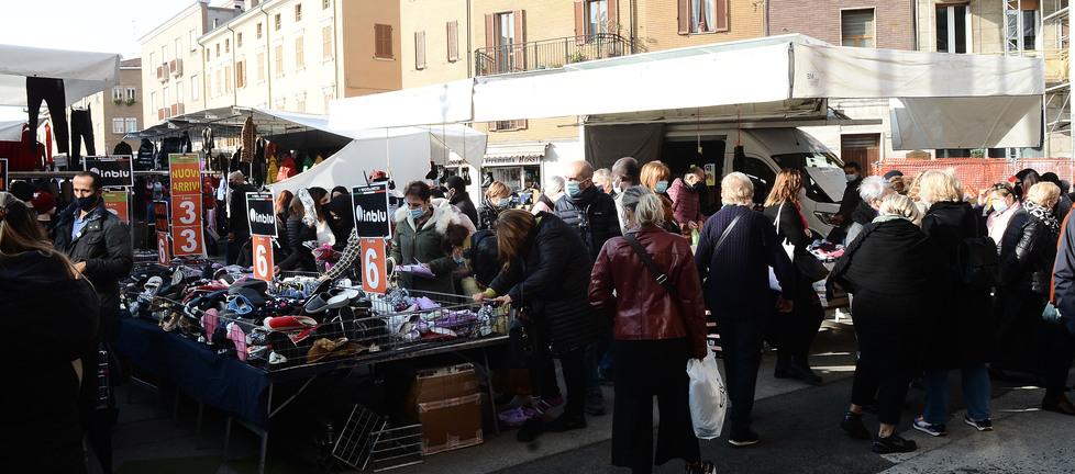 Rissa davanti ai banchi alle fiere «Erano aggressivi, siamo stanchi»