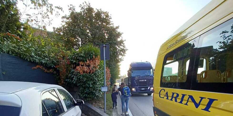 Formigine, la denuncia: «Fermata del bus pericolosa»