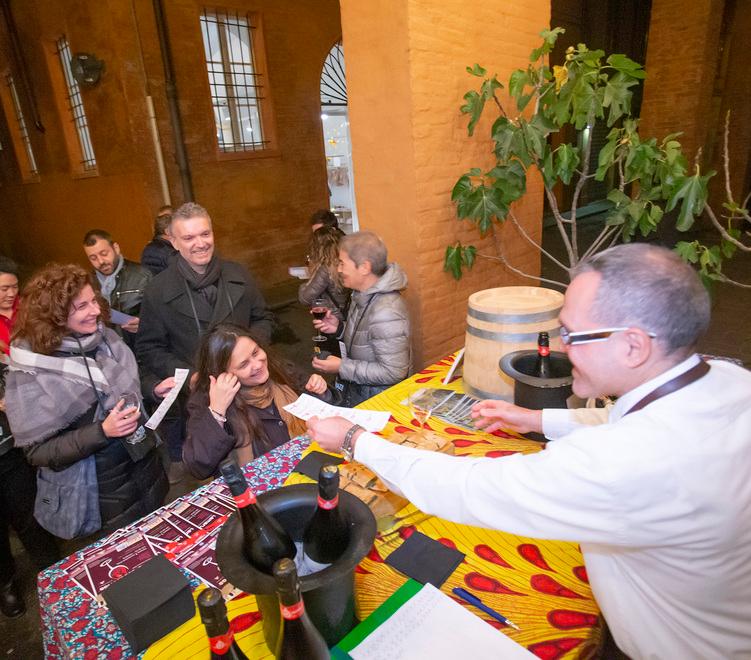 Modena, torna la Lambruscolonga e In centro si brinda 