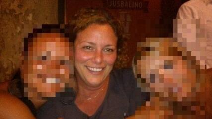 Una bella foto di Marina Di Rosa insieme a due amiche in un locale presa dal suo profilo social. Avrebbe compiuto 46 anni la prossima settimana