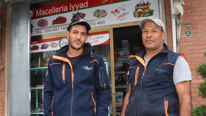 I due Mohammed trovano i soldi e li restituiscono al proprietario – Video