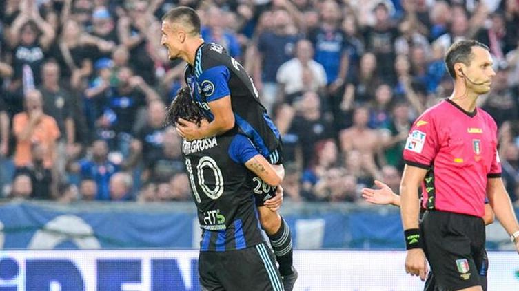 Gaetano Masucci esulta dopo la rete realizzata al Modena 