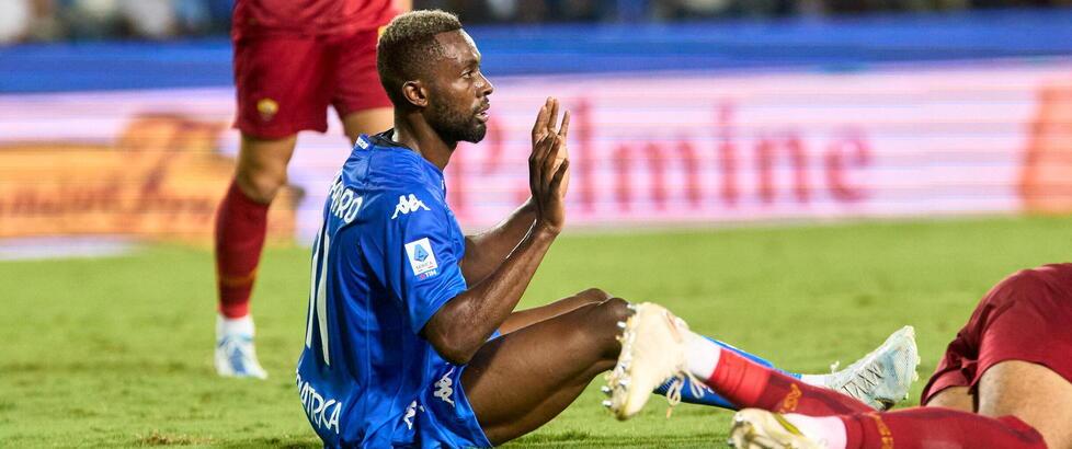 Akpa-Akpro dopo l’espulsione rimediata contro la Roma