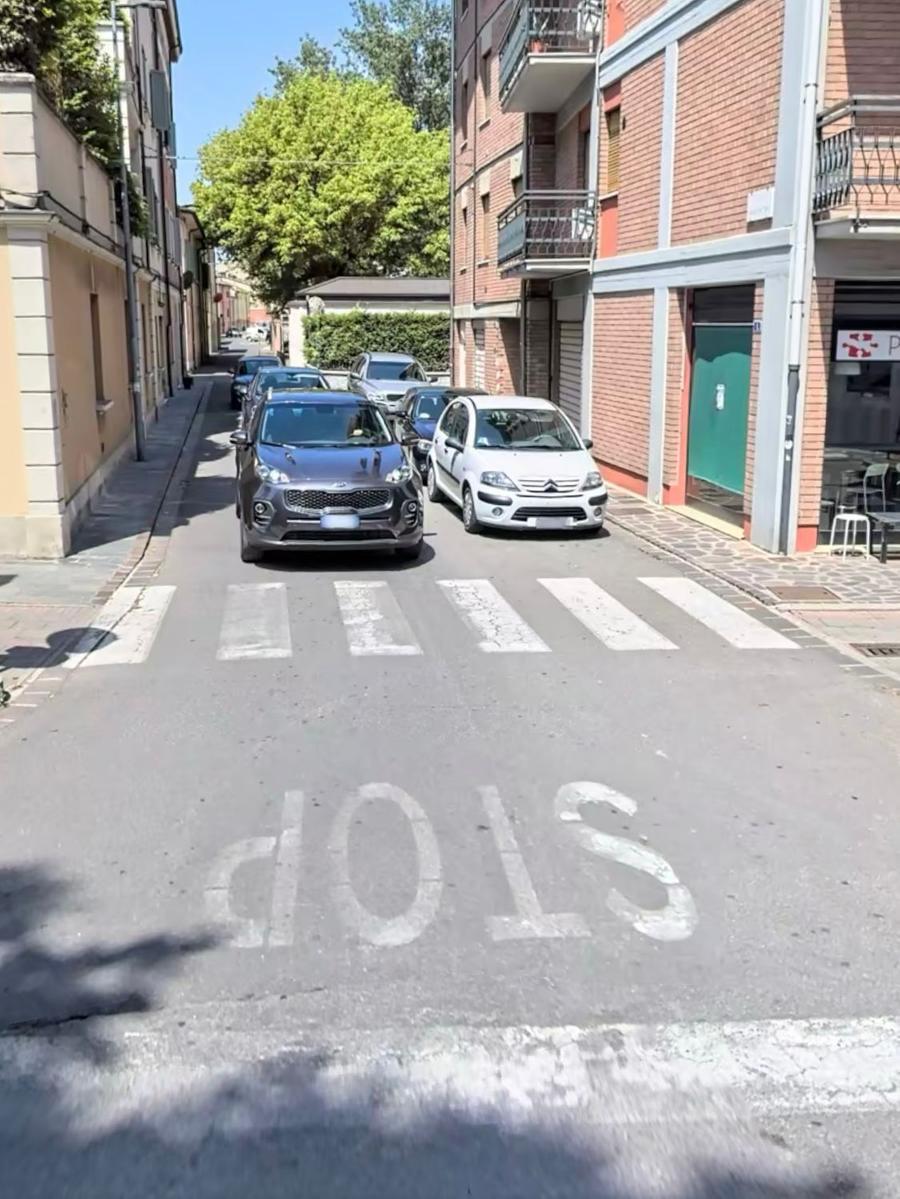 Carpi. «Di sera qui spacciano droga» In via Battisti e Petrarca dopo la violenta lite: «Non era la prima»