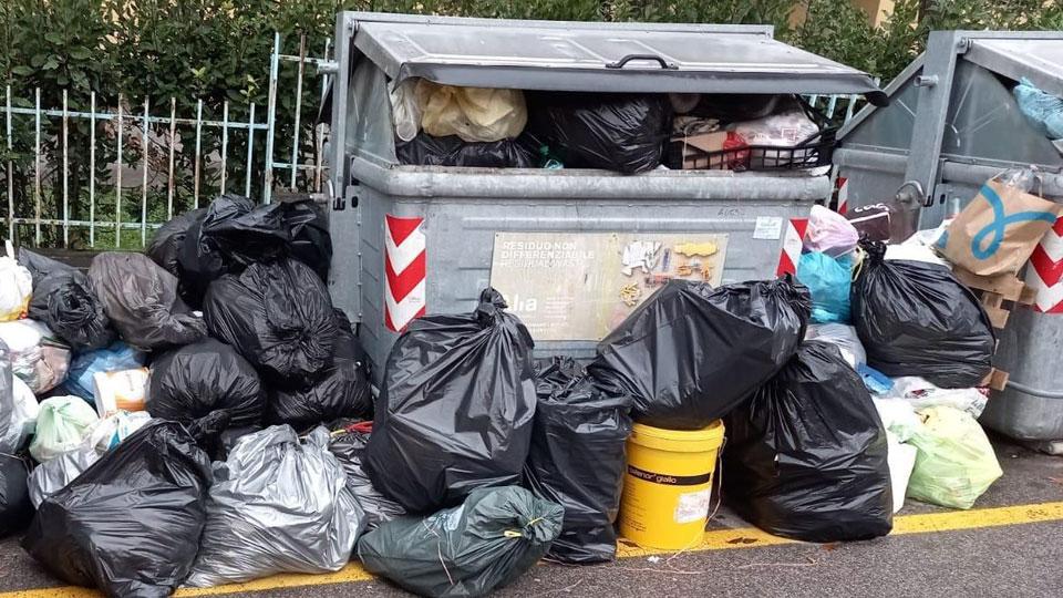 Livorno, sconto sulla Tari a chi getta via meno sacchi di spazzatura: le novità per la raccolta