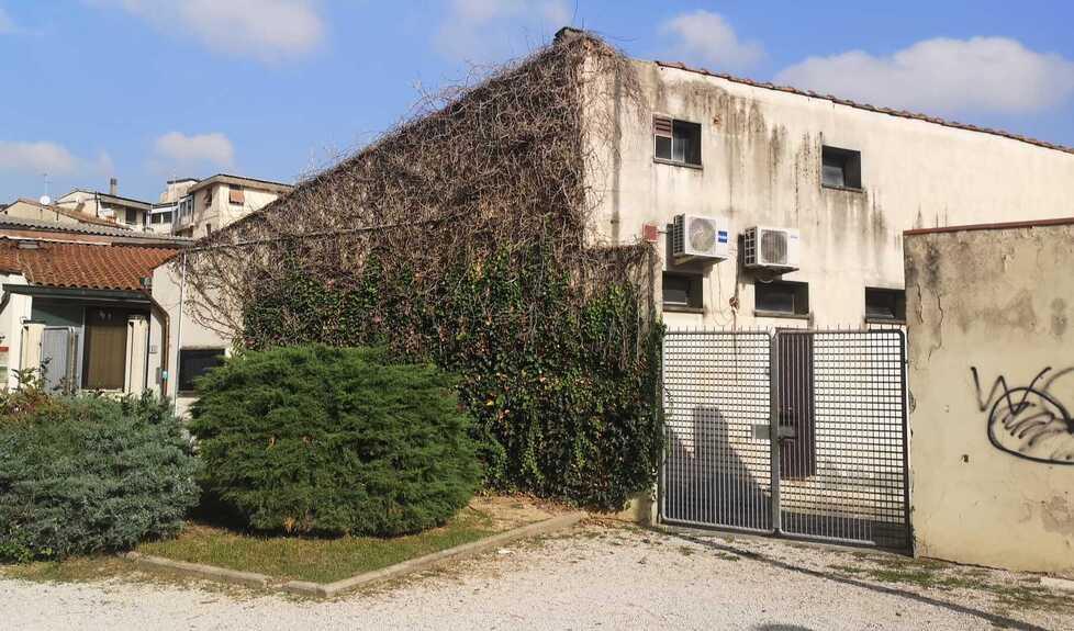 A Fucecchio rinasce l’immobile nel parco ostaggio di vandali e degrado