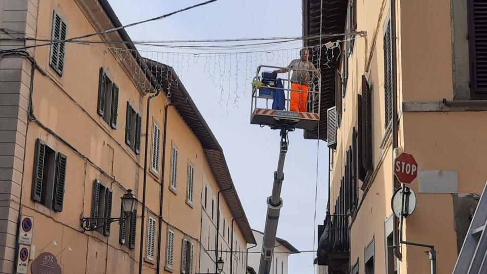 Il caro energia non spegne Prato: maxi presepe e videomapping