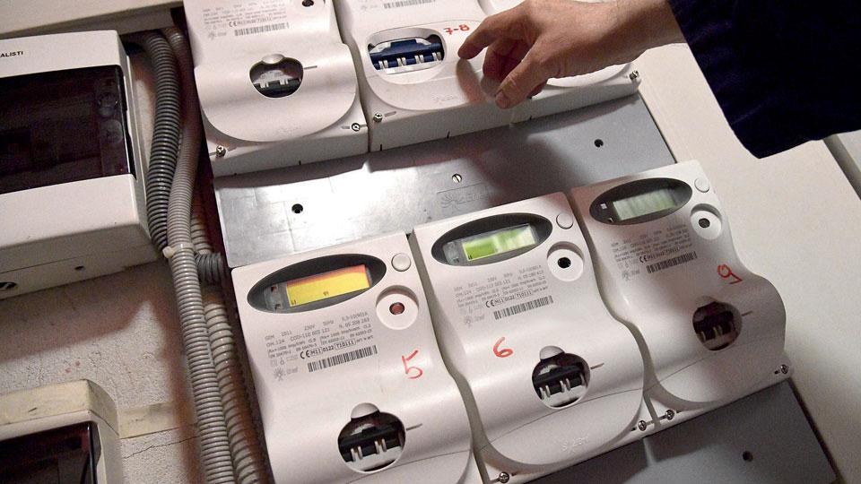 Nove milioni tra luce e gas: maxi-stangata per il Comune di Pistoia