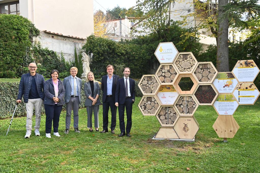Nasce in Toscana il primo 'Bee Hotel', a tutela biodiversità