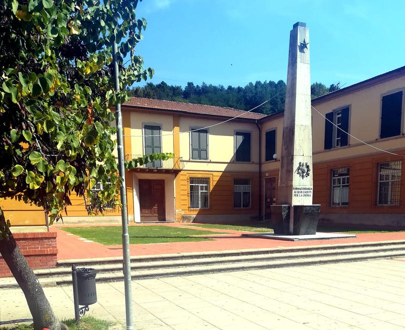 Fornaci di Barga: con un pugno gli rompe la mascella