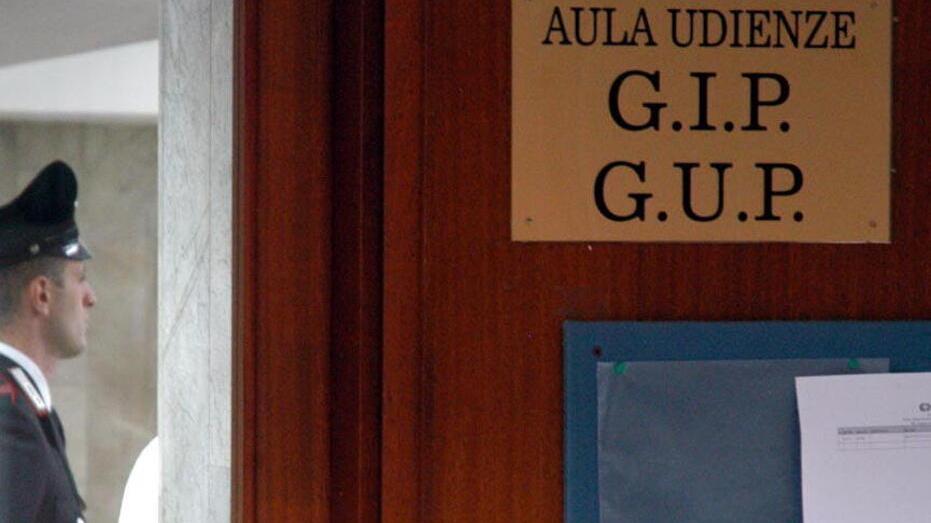 La perseguita per mesi: nel messaggio alla ex anche una bara