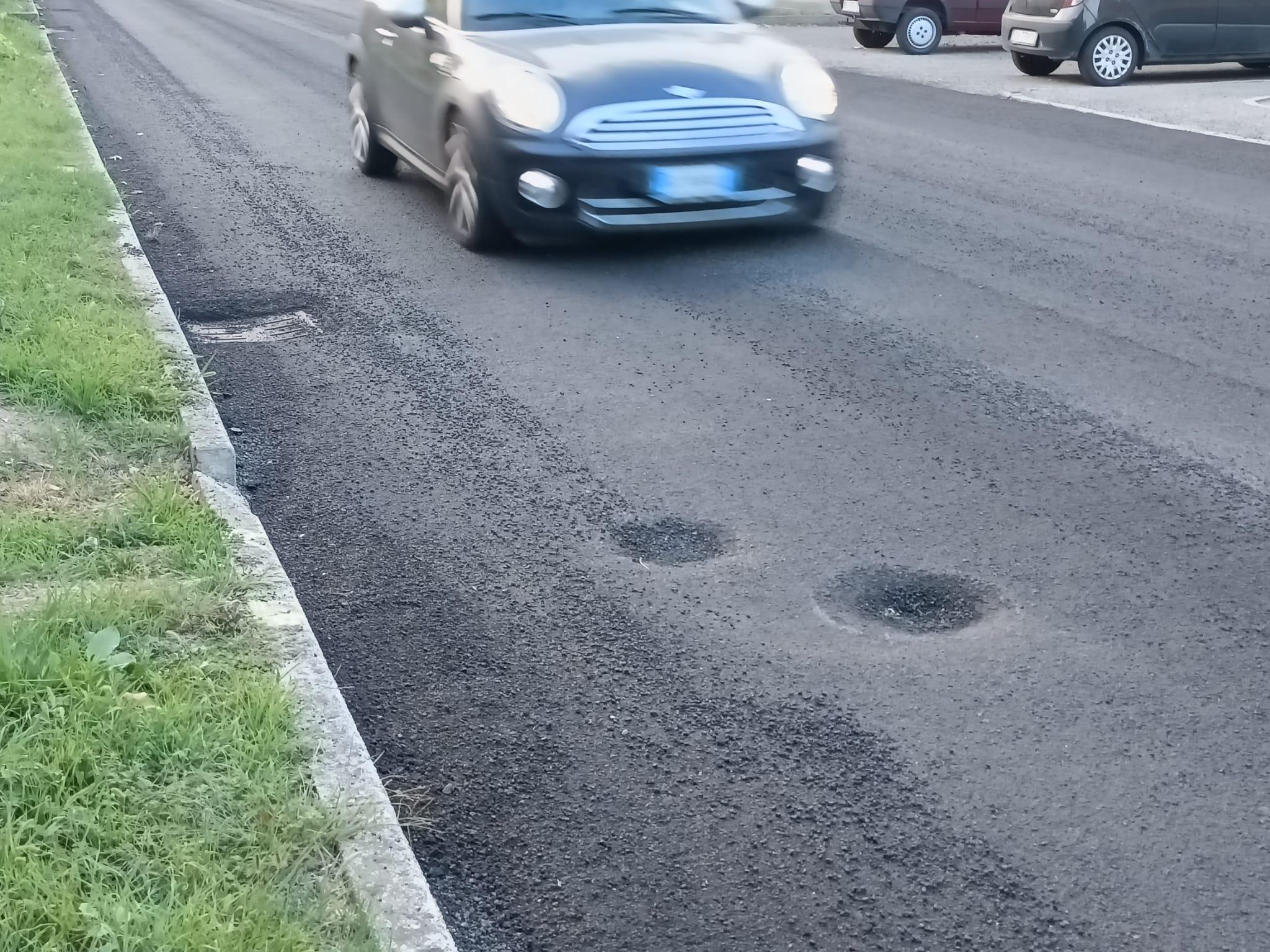 Castelnuovo «L’asfalto è nuovo, ma le buche ci sono ancora...»