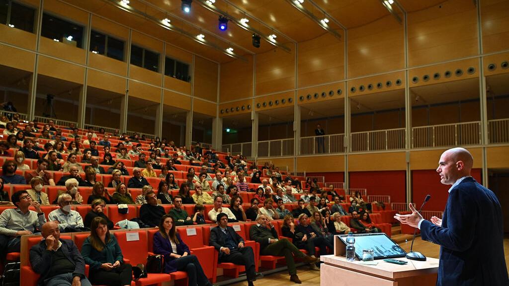 Dario Fabbri racconta per Intesa i primi ministri di Elisabetta