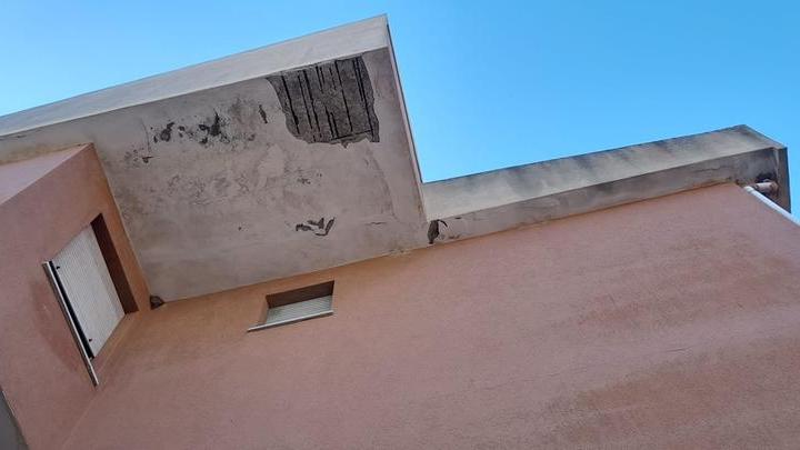 Le condizioni della palazzina popolare di Palau