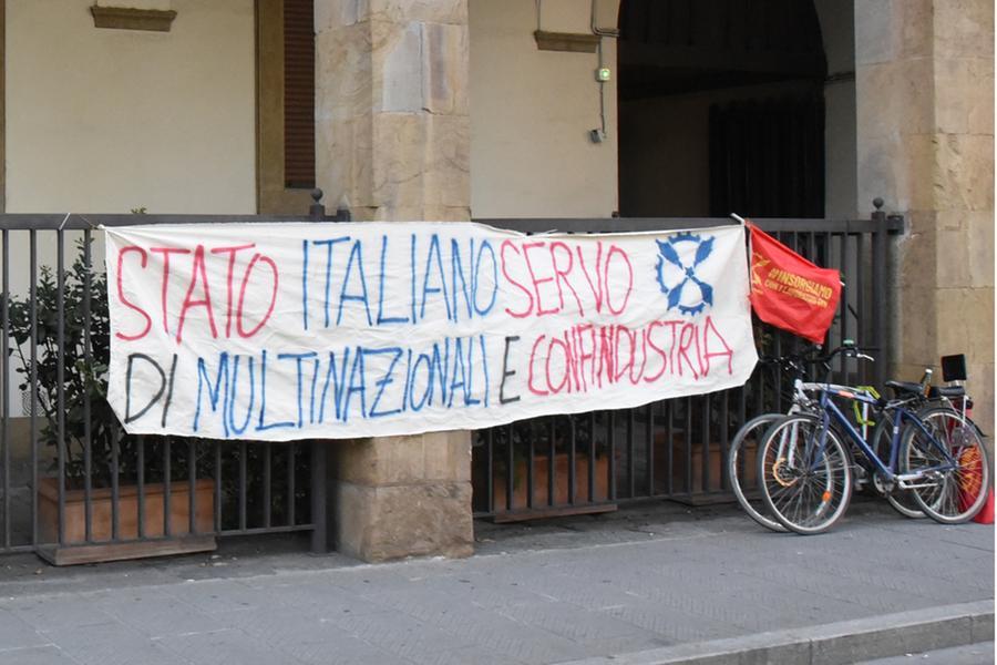 Firenze, i lavoratori Gkn occupano la sede di Confindustria – Video