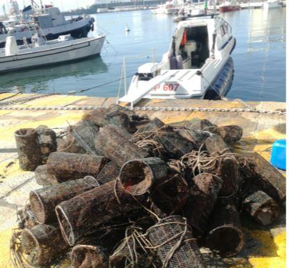 La Guardia costiera trova 110 nasse irregolari disseminate nel golfo di Cagliari