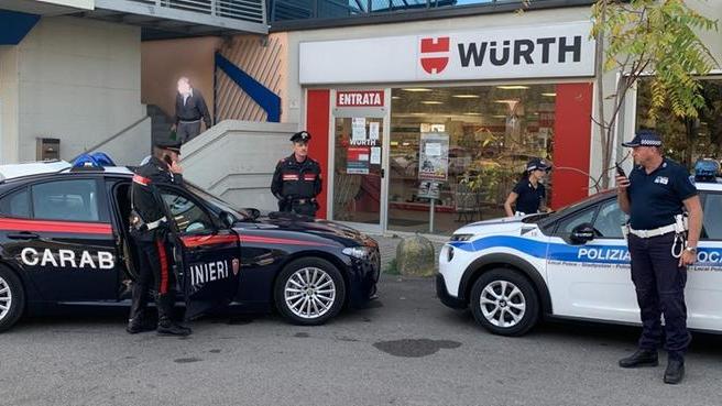 Ferrara, si incontrano per un aperitivo e poi arrestano il ladro