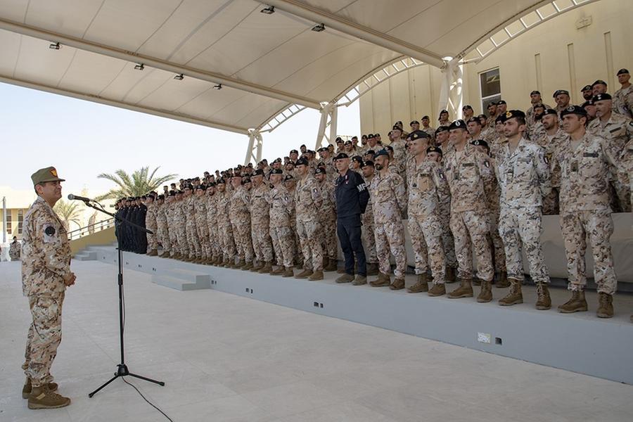 
	Il generale Figliuolo parla ai militari italiani nella base in Qatar

